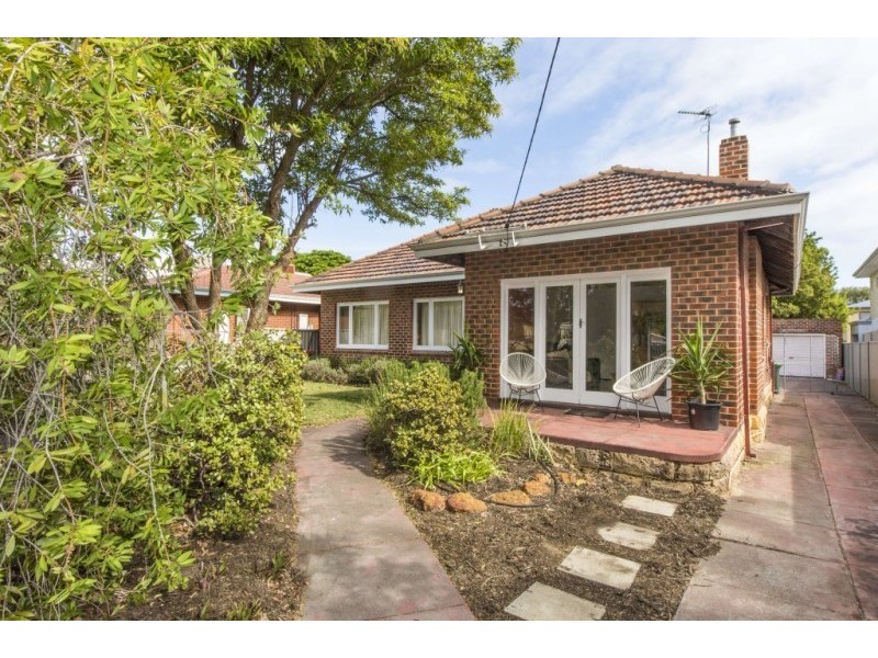 9 Lynton Street, Doubleview WA 6018