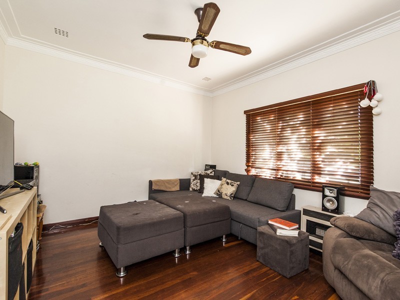 23 Barnes Street, Innaloo WA 6018