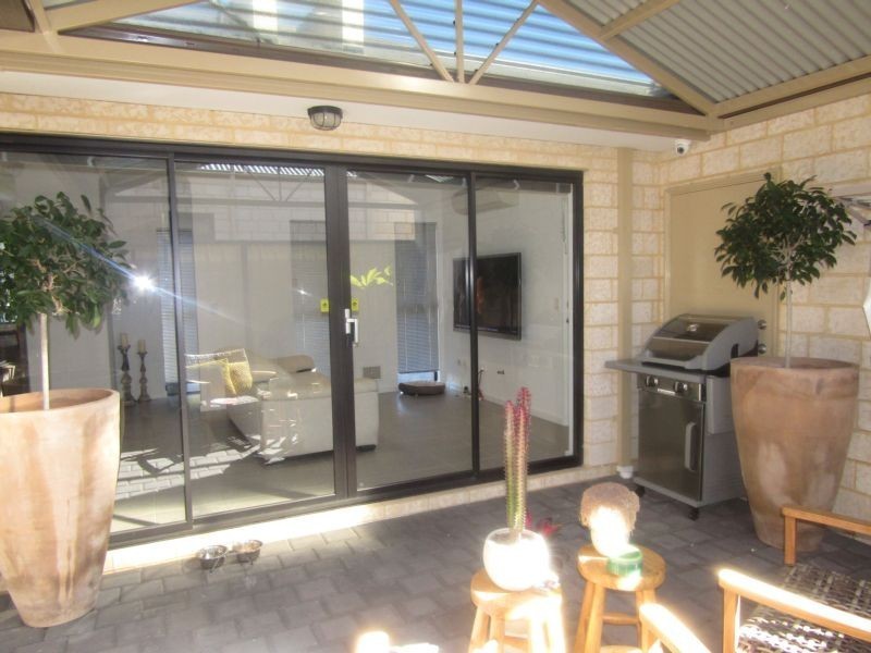 8A Roebuck Street, Innaloo WA 6018