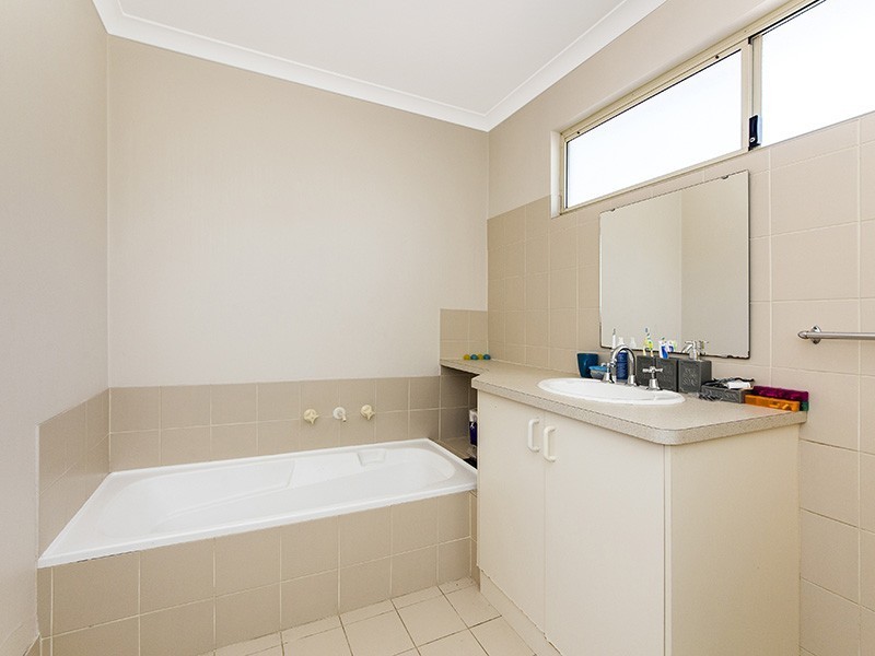 2/166 Odin Road, Innaloo WA 6018