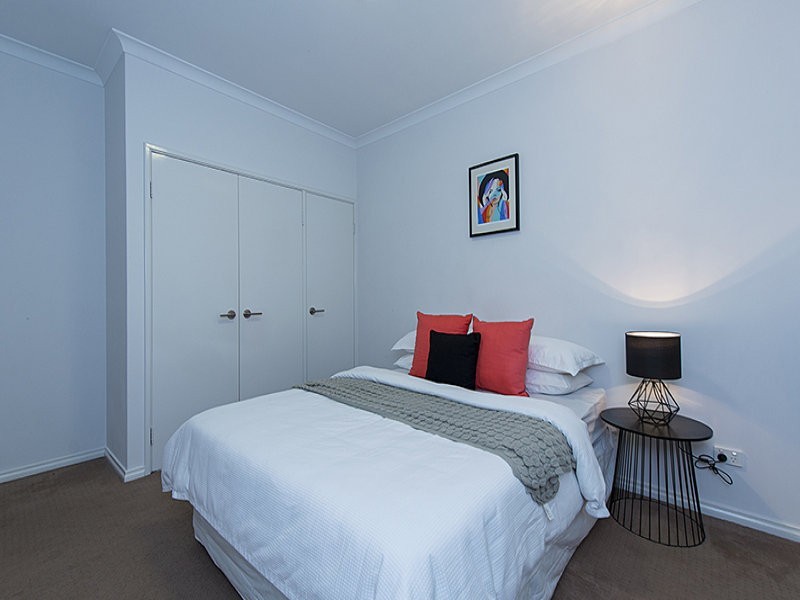 1/151 Keane Street, Cloverdale WA 6105