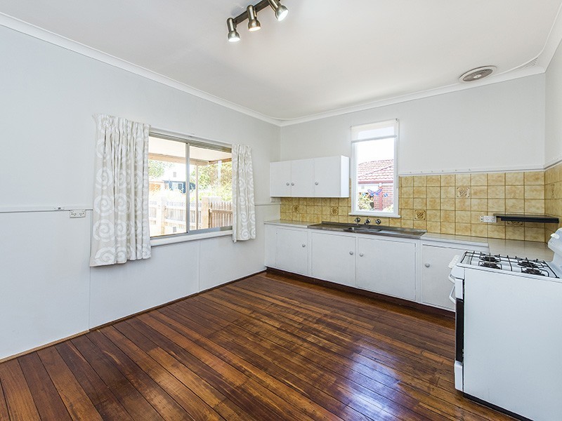 216 Holbeck Street, Doubleview WA 6018