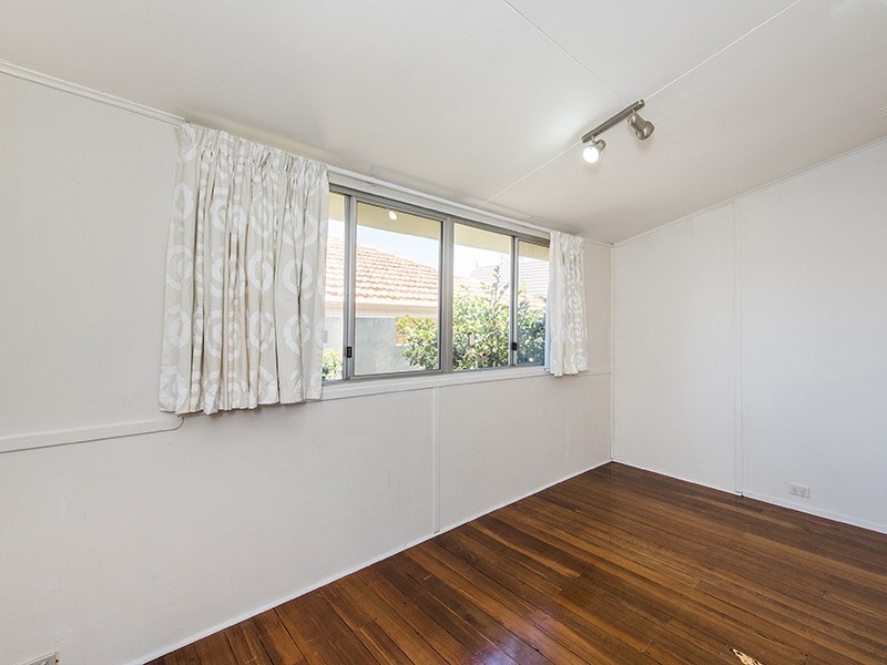 216 Holbeck Street, Doubleview WA 6018