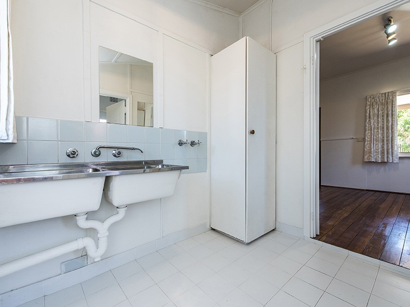 216 Holbeck Street, Doubleview WA 6018