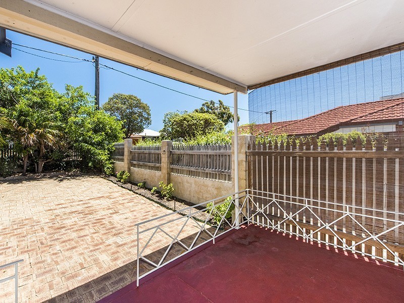 216 Holbeck Street, Doubleview WA 6018
