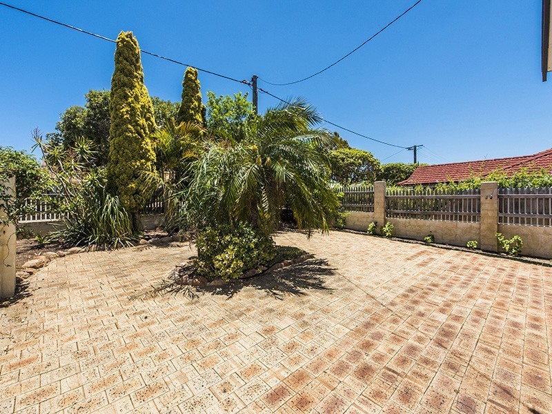 216 Holbeck Street, Doubleview WA 6018