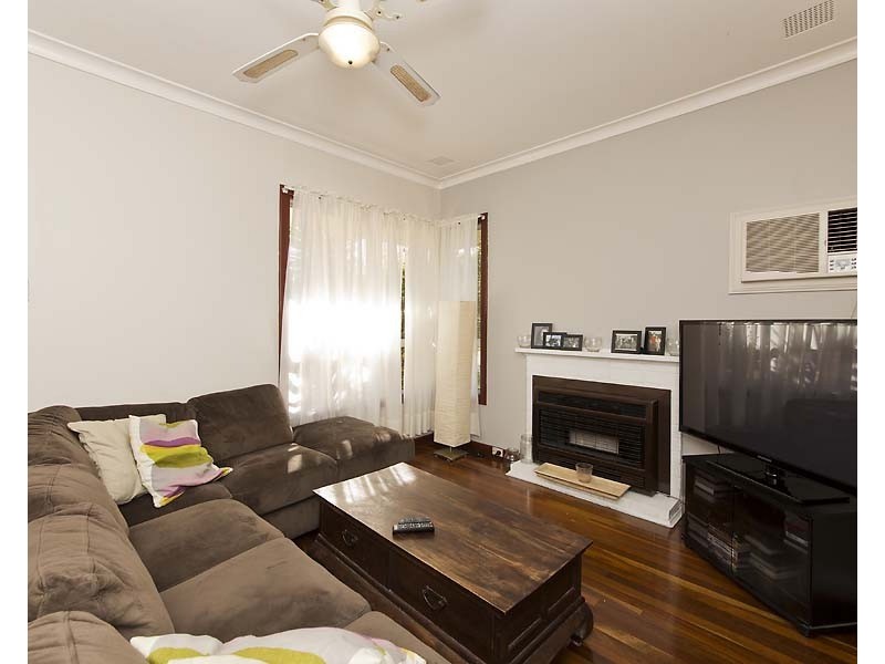 18 Gwelup Street, Karrinyup WA 6018