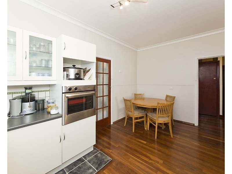 18 Gwelup Street, Karrinyup WA 6018