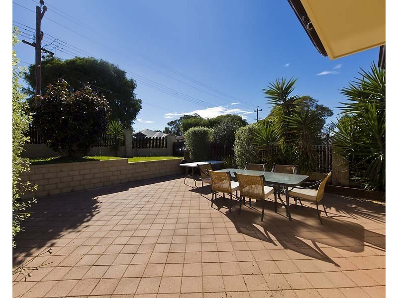 18 Gwelup Street, Karrinyup WA 6018