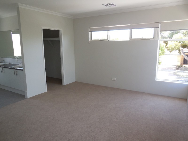 B/9 Crocker Road, Innaloo WA 6018