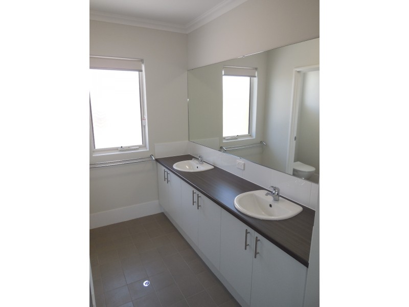 B/9 Crocker Road, Innaloo WA 6018