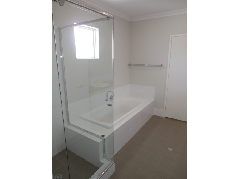 B/9 Crocker Road, Innaloo WA 6018