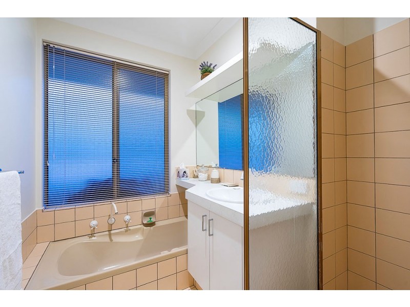 27 Lyell Grove, Woodvale WA 6026