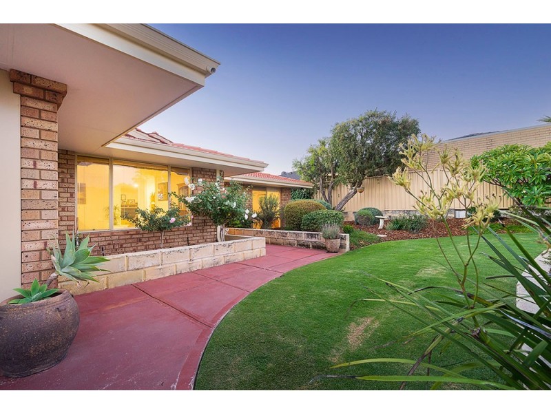 27 Lyell Grove, Woodvale WA 6026