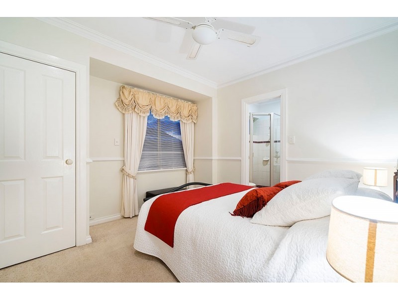 5 Clareville Crescent, Kallaroo WA 6025