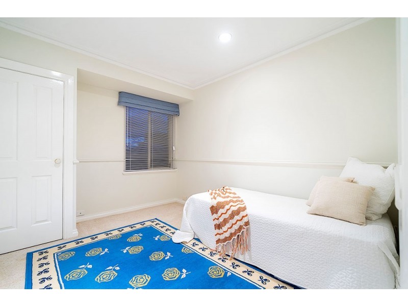 5 Clareville Crescent, Kallaroo WA 6025