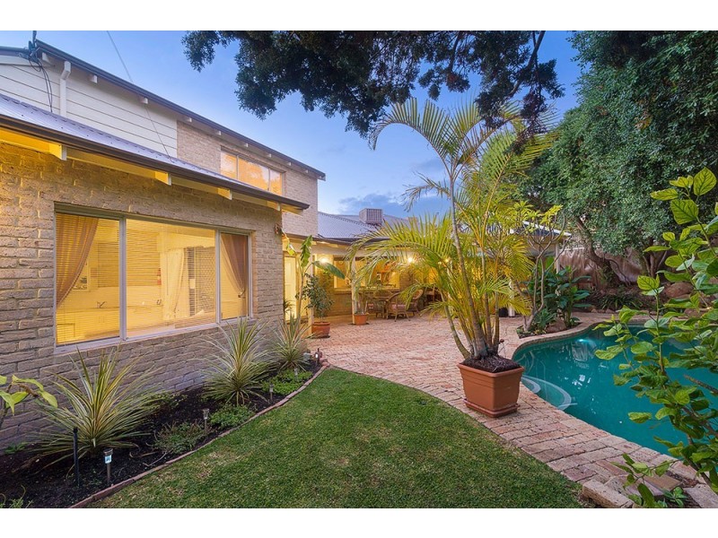 5 Clareville Crescent, Kallaroo WA 6025