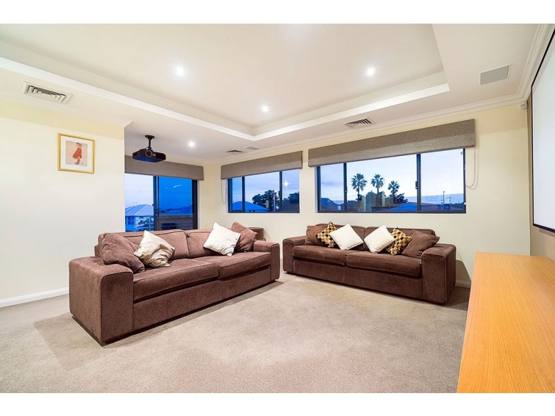 114 Sackville Tce, Doubleview WA 6018