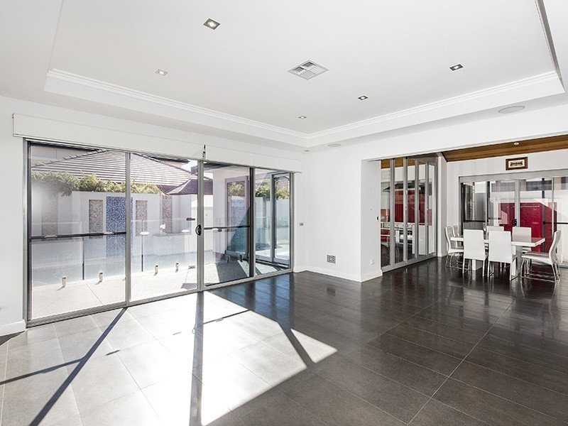 18 Tivoli Drive, Stirling WA 6021