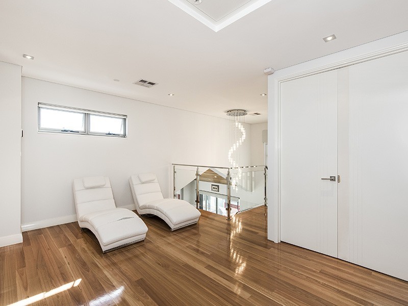 18 Tivoli Drive, Stirling WA 6021