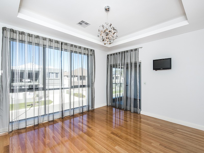 18 Tivoli Drive, Stirling WA 6021