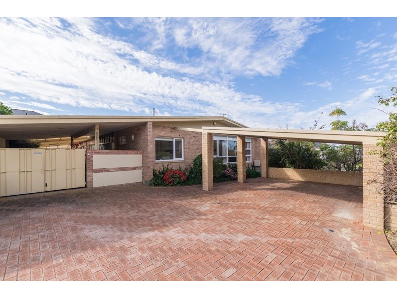 8 Howie Street, Woodlands WA 6018