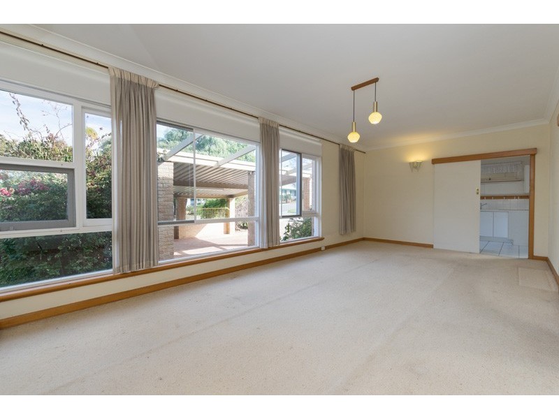 8 Howie Street, Woodlands WA 6018