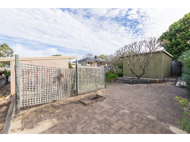 8 Howie Street, Woodlands WA 6018