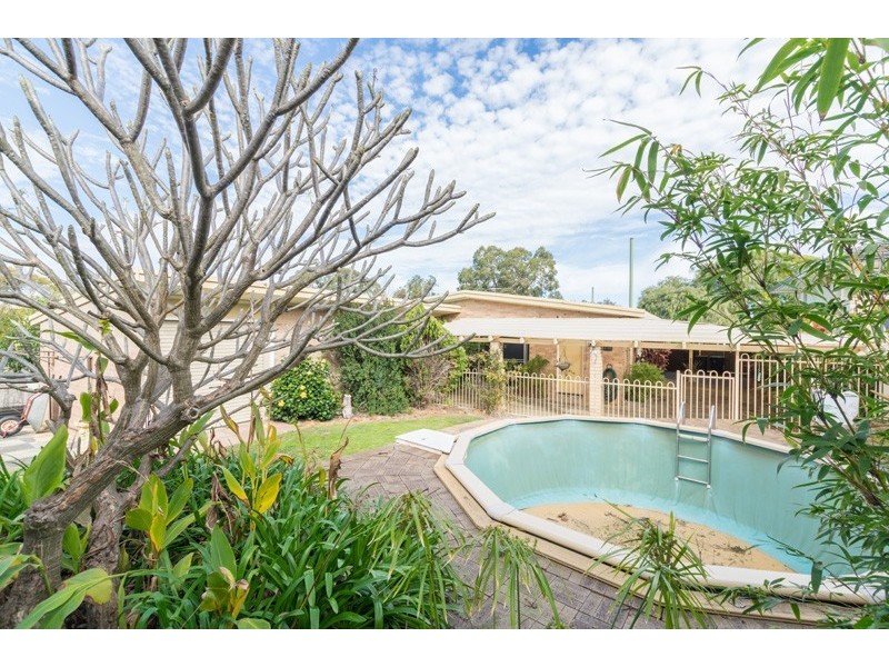 8 Howie Street, Woodlands WA 6018