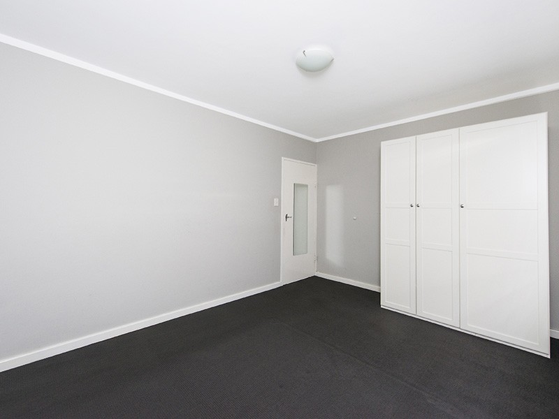 1/25 Heard Way, Glendalough WA 6016