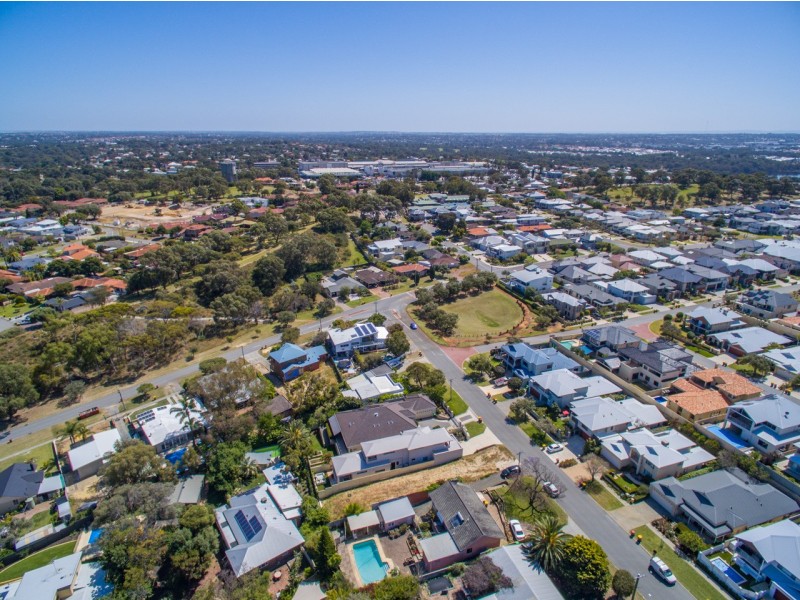 81A Grand Promenade, Karrinyup WA 6018