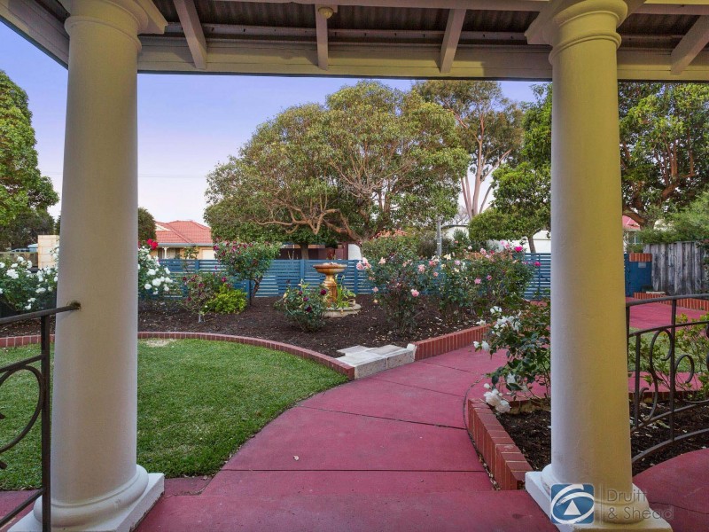 15 Lynton Street, Doubleview WA 6018