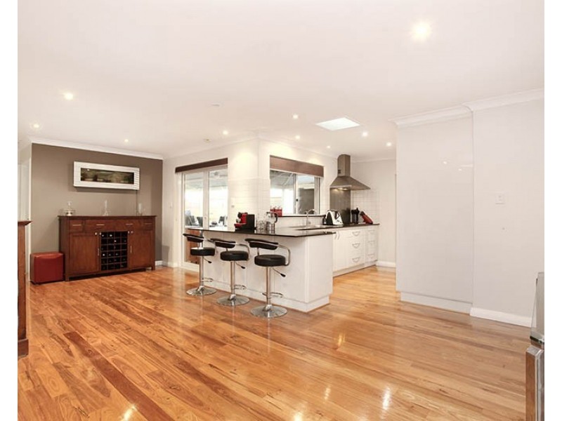 28 Kallaroo Place, Kallaroo WA 6025