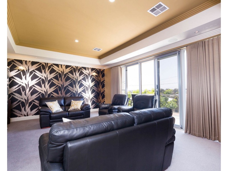 14 Luccombe Way, Karrinyup WA 6018