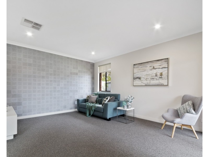 15 New Cross Road, Kingsley WA 6026