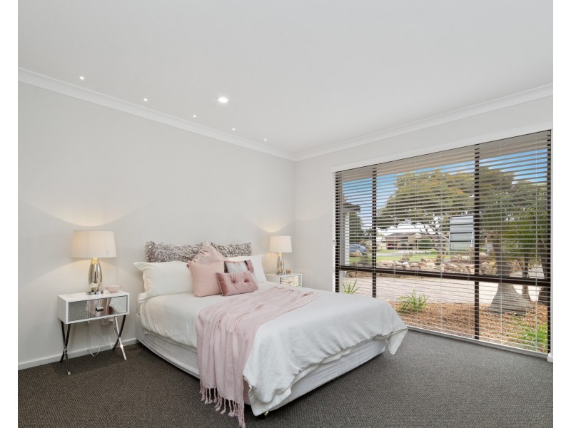 15 New Cross Road, Kingsley WA 6026