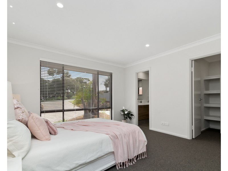 15 New Cross Road, Kingsley WA 6026