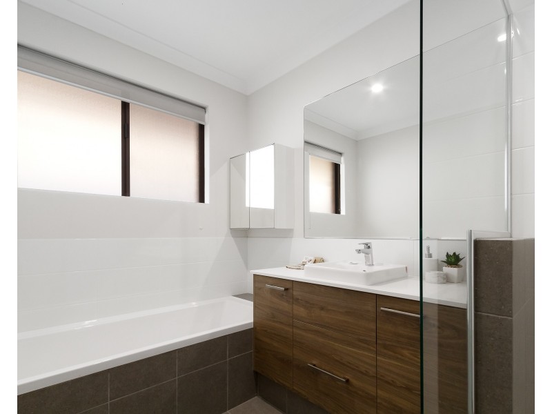 15 New Cross Road, Kingsley WA 6026