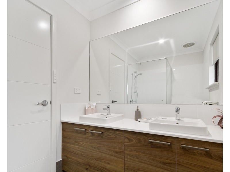 15 New Cross Road, Kingsley WA 6026