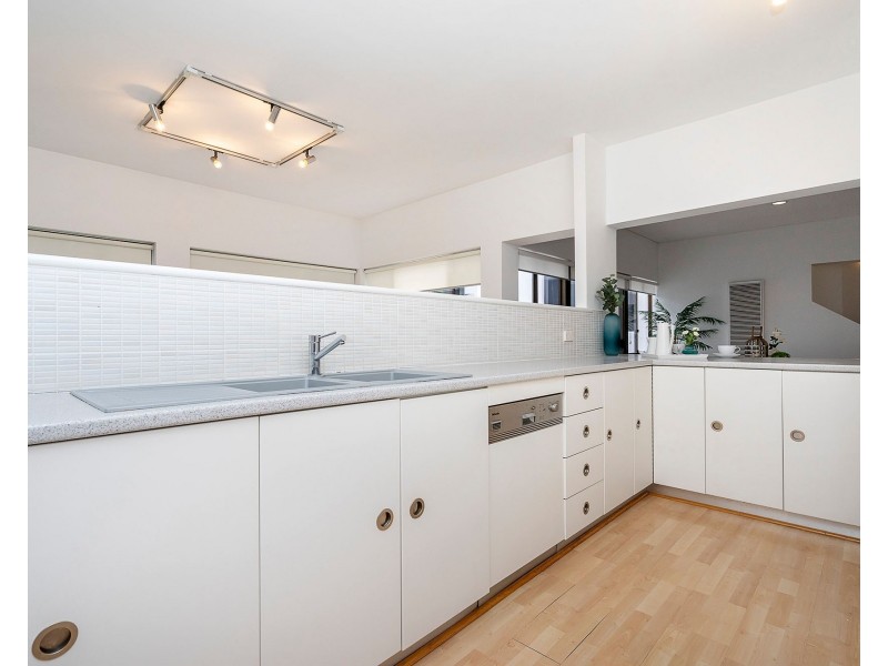 30 Oxcliffe Road, Doubleview WA 6018