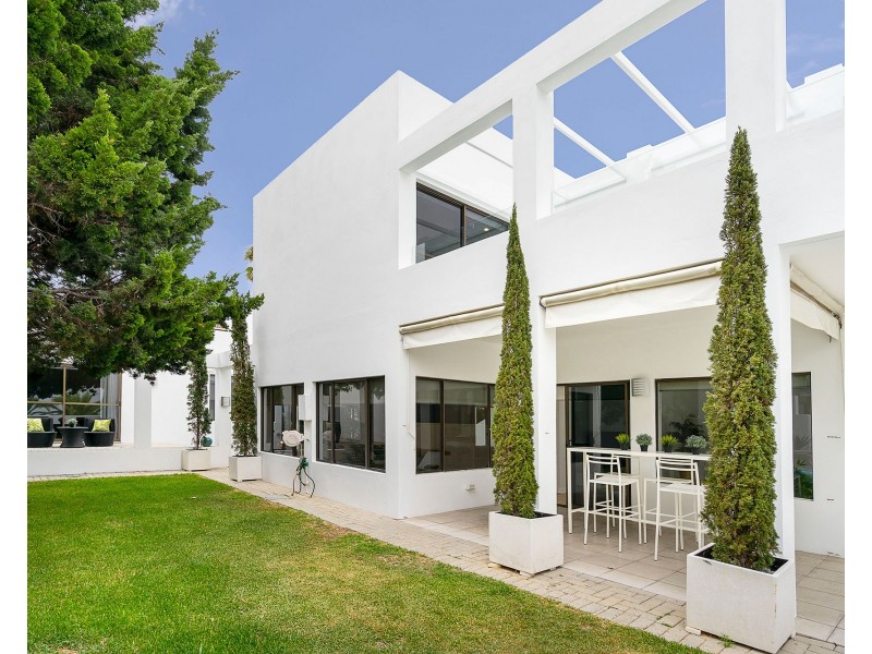 30 Oxcliffe Road, Doubleview WA 6018