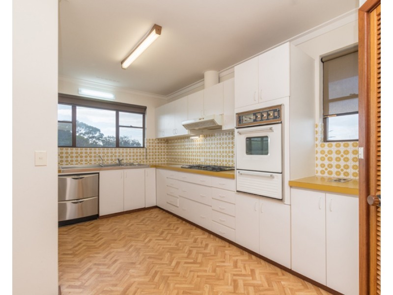 9 Radstock Street, Karrinyup WA 6018