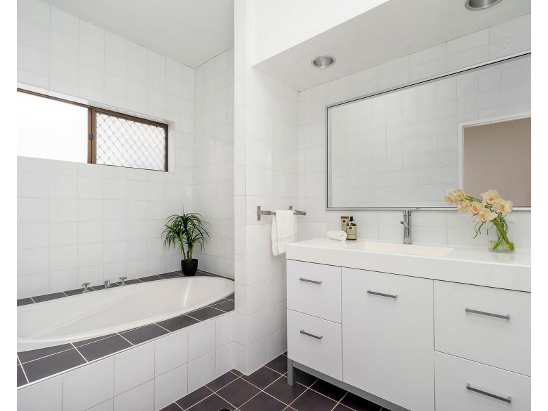 30 Oxcliffe Road, Doubleview WA 6018