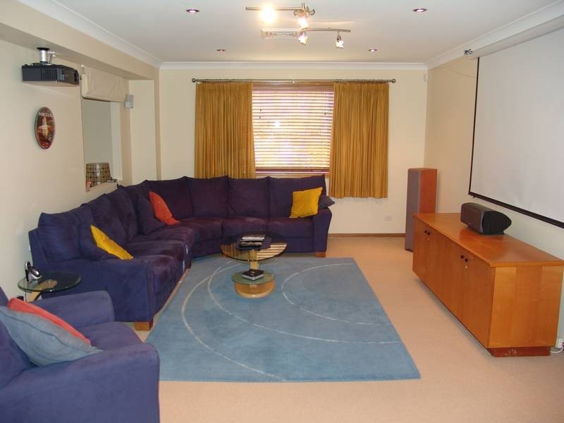 6 Heysen Place, Casula NSW 2170