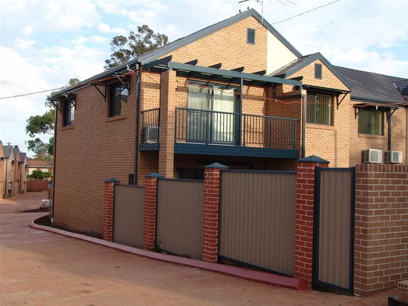 6/18 Holland Crescent, Casula NSW 2170