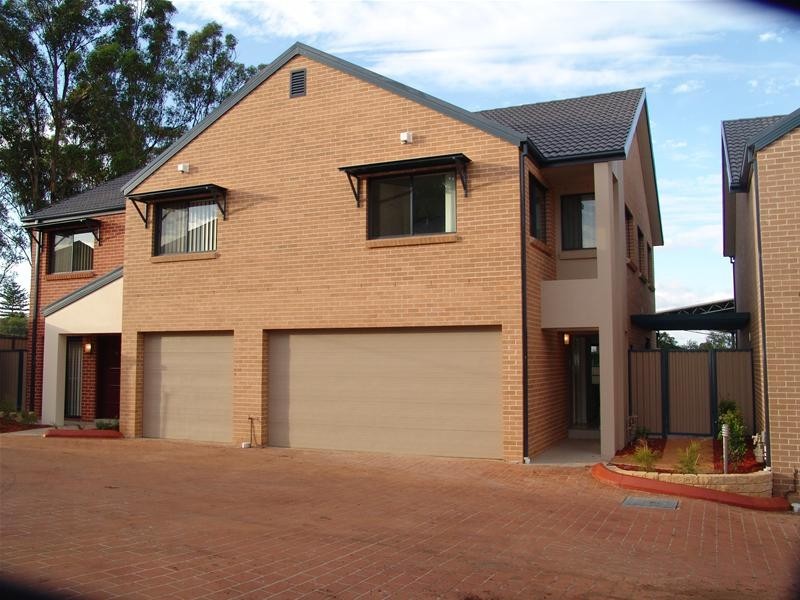 17/18 Holland Crescent, Casula NSW 2170