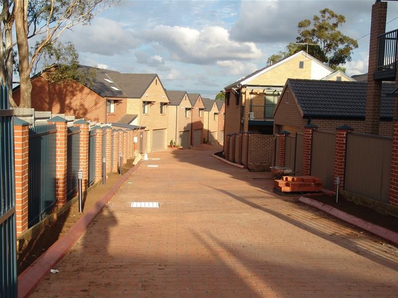 17/18 Holland Crescent, Casula NSW 2170