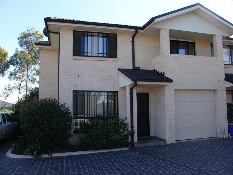 1/10 Yerona Place, Prestons NSW 2170