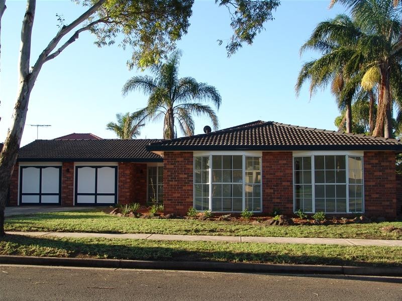 1 Banbury Crescent, Chipping Norton NSW 2170