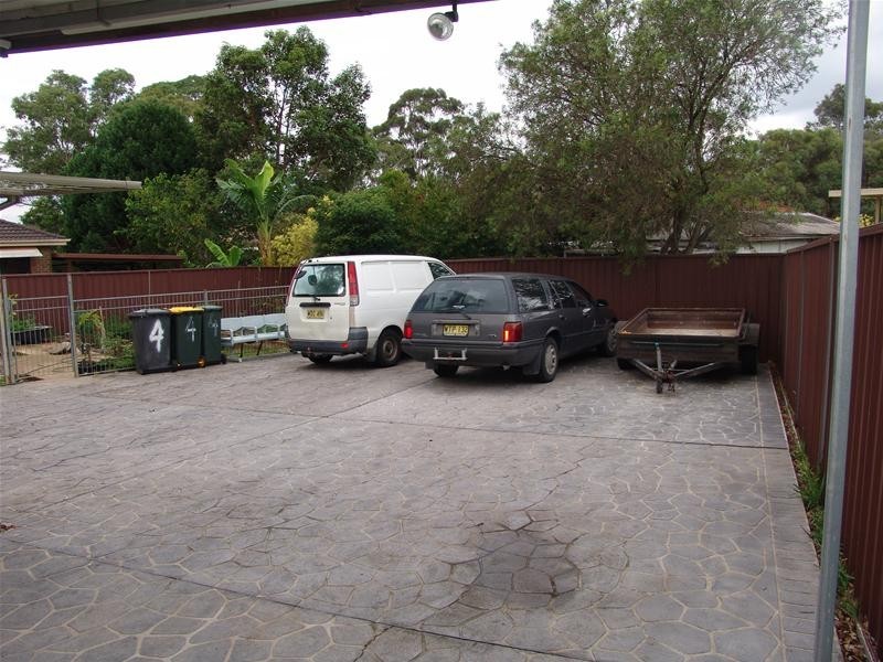 4 Arum Place, Macquarie Fields NSW 2564